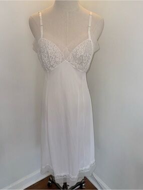 Van Raalte Vintage Women’s 11 (M/L) White Lace Beautiful Midi Slip Dress